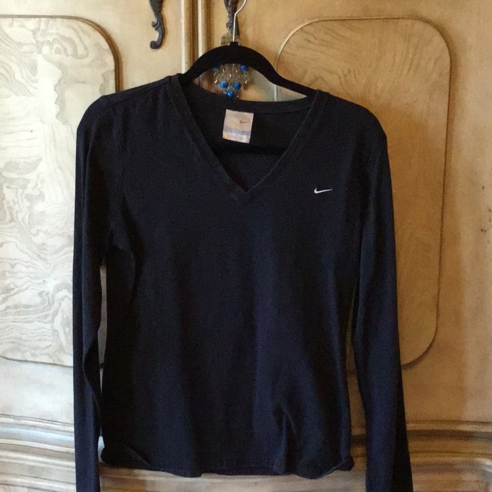 🌷NIKE PULLOVER TOP WITH V NECK SIZE LARGE
